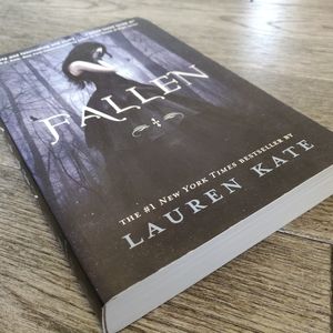 Fallen by Lauren Kate book